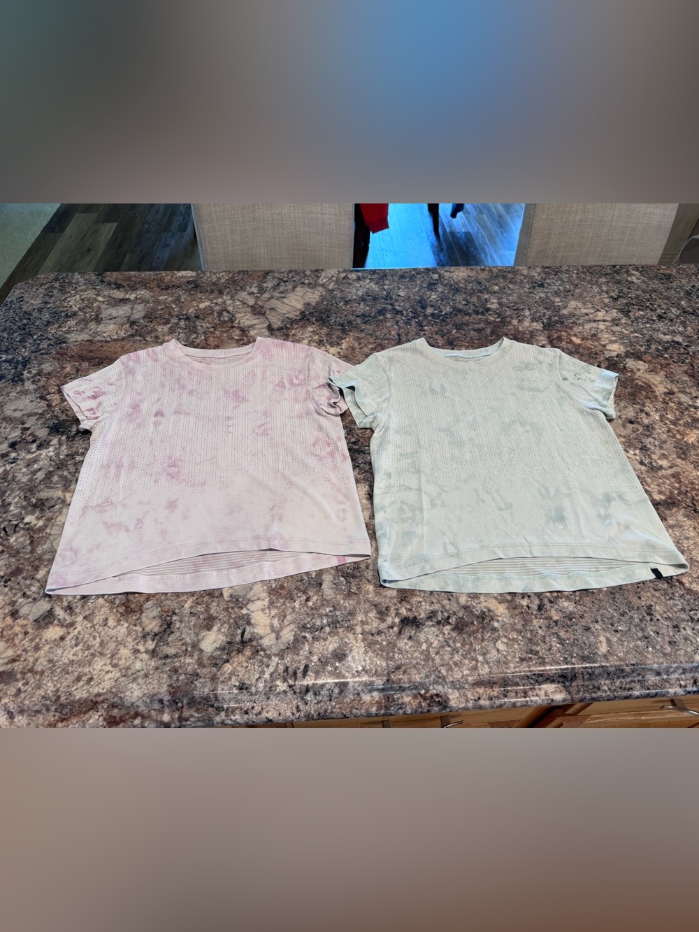 Women’s lululemon Train to Be shirt sleeve shirts